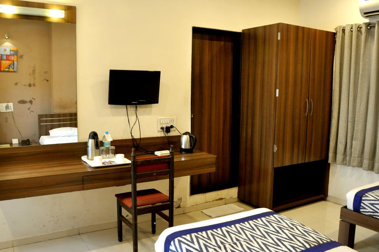 Hotel Tourist, Kolhapur Exterior foto